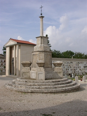 Monumento funerario